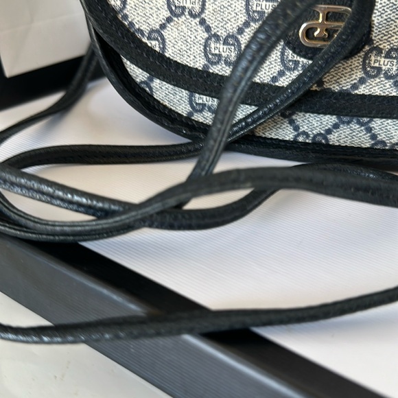 🛑✋Price Drop ✋🛑Authentic Gucci Plus Crossbody/Shoulder Bag. - Picture 14 of 17